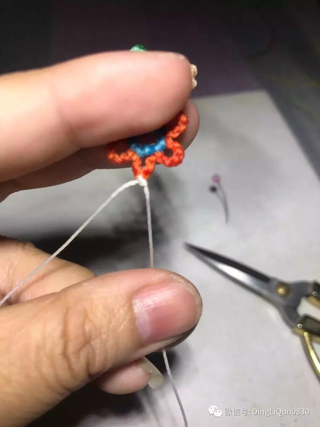 狗狗牵引绳怎么套，狗绳怎么套（实用的简单多功能小花、狗狗牵引绳的制作）