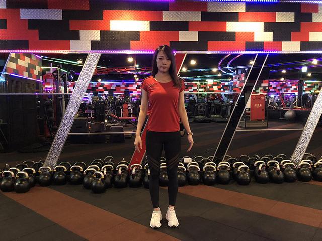 如何画马鞍面，如何画马尾辫女生（让裤子穿起来更好看）