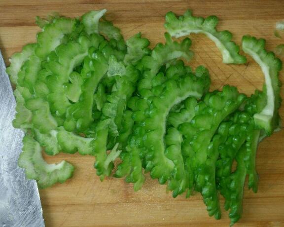 圖片[2]-【苦瓜炒雞蛋】做法步驟圖 清香爽脆 小孩子都超喜歡吃-起舞食譜網(wǎng)