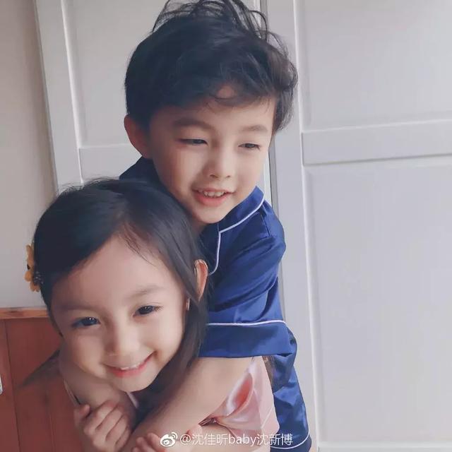 可爱的沈佳昕♡，微信头像，可爱的沈佳昕♡（秀恩爱算什么，有本事秀哥哥啊）