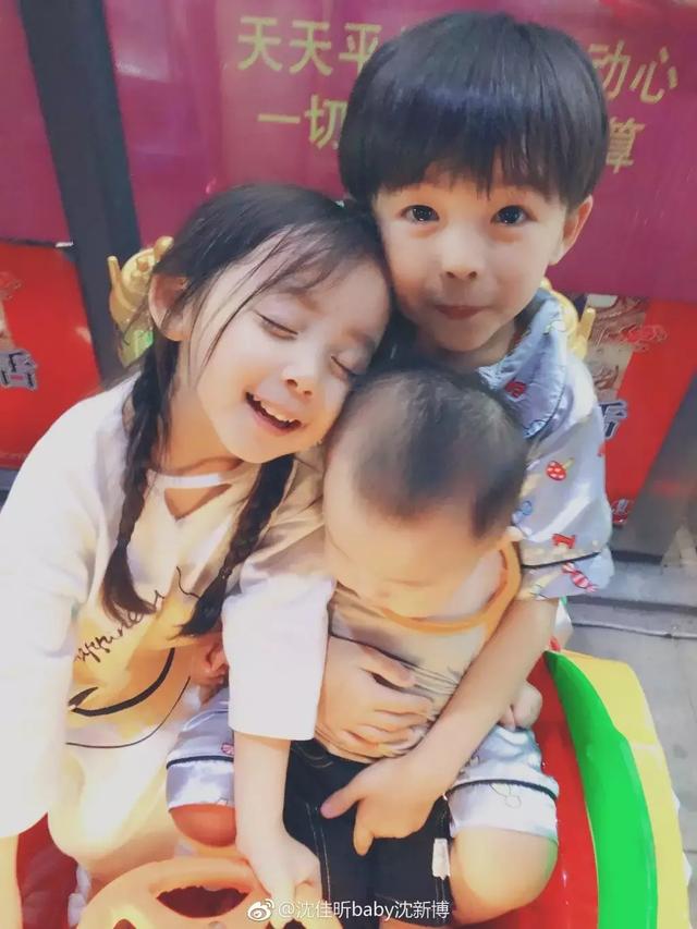 可爱的沈佳昕♡，微信头像，可爱的沈佳昕♡（秀恩爱算什么，有本事秀哥哥啊）