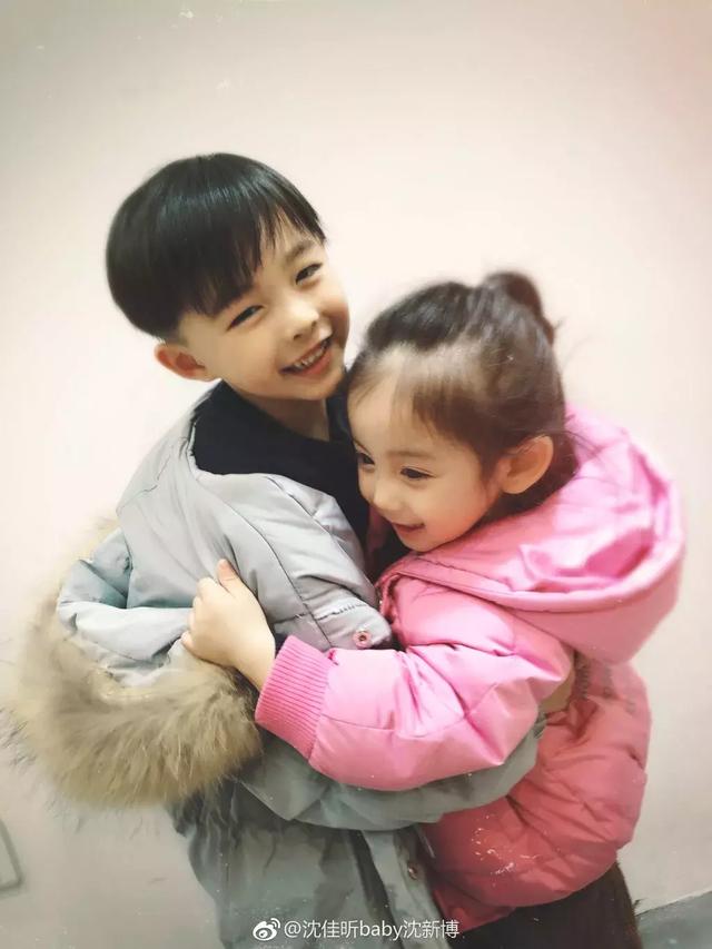 可爱的沈佳昕♡，微信头像，可爱的沈佳昕♡（秀恩爱算什么，有本事秀哥哥啊）