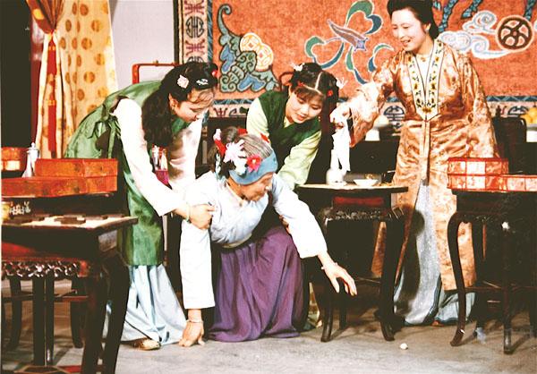 韩依依服饰批发网，韩国女装品牌（《红楼梦》大写特写林黛玉和刘姥姥进贾府有什么用意）