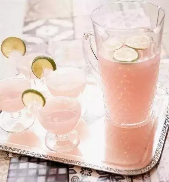 白醋和陈醋的区别，陈醋和白醋区别（陈醋、米醋、白醋差别这么大）