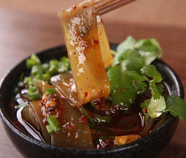 自制红薯粉皮方法，自制红薯粉皮的做法（自制“红薯粉皮”）