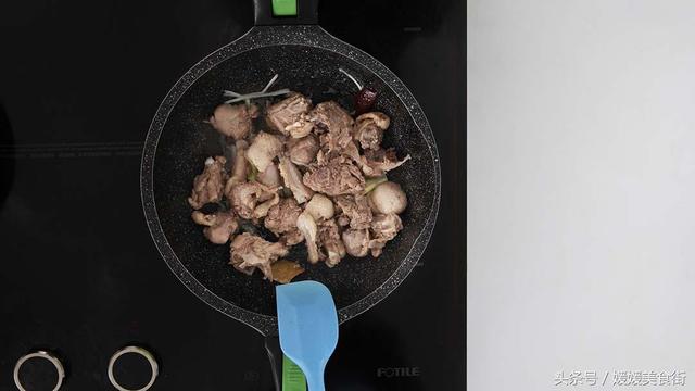 家常红烧鸭翅怎么做好吃，用来下酒或是当成零嘴吃都很是解馋哦