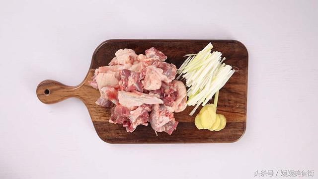 家常红烧鸭翅怎么做好吃，用来下酒或是当成零嘴吃都很是解馋哦