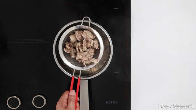 家常红烧鸭翅怎么做好吃，用来下酒或是当成零嘴吃都很是解馋哦