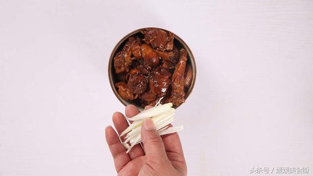家常红烧鸭翅怎么做好吃，用来下酒或是当成零嘴吃都很是解馋哦