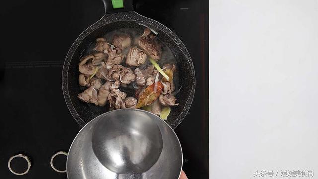 家常红烧鸭翅怎么做好吃，用来下酒或是当成零嘴吃都很是解馋哦