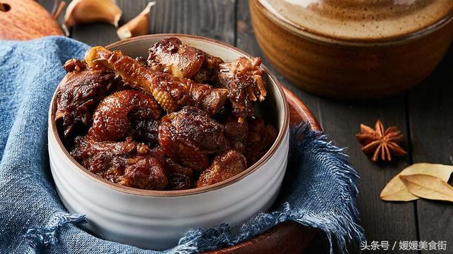 家常红烧鸭翅怎么做好吃，用来下酒或是当成零嘴吃都很是解馋哦