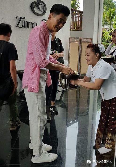 郑少秋和周润发谁的身高高一点，60岁周润发身材逆天