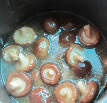 圖片[5]-【香菇豬舌湯】做法步驟圖 多吃它 家人身體更健康！-起舞食譜網