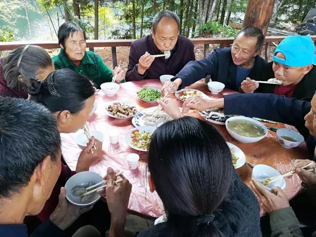 江西天柱峰景区在什么地方，重阳节过的都那么有意义