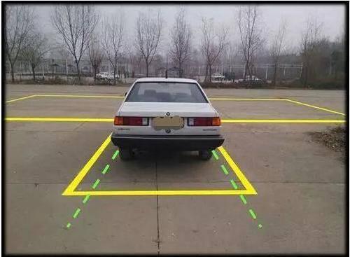 侧方停车两边镜子怎么调，侧方停车倒车镜怎么调整（行车技巧之关于倒车入库）