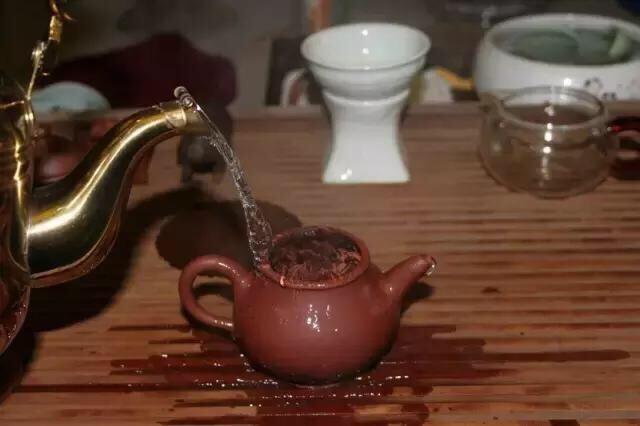 茶壶怎么开壶方法，紫砂壶如何开壶（紫砂壶如何正确开壶）