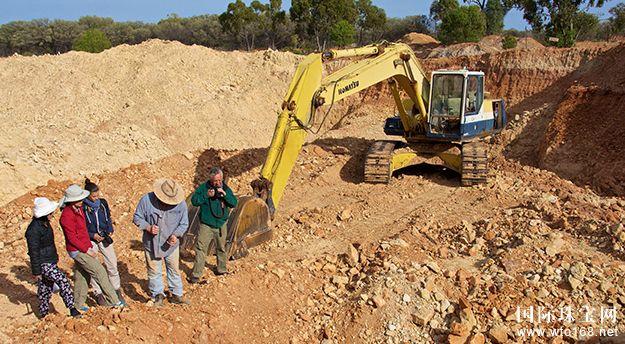 澳宝是什么宝石，澳宝有什么珍贵的呢（你所不知道的美丽、知识和价值—宝石蛋白石）