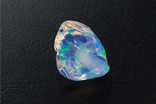 澳宝是什么宝石，澳宝有什么珍贵的呢（你所不知道的美丽、知识和价值—宝石蛋白石）