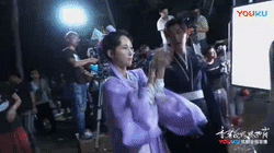 邓伦杨紫，剧里一个傲娇一个呆萌，片场就是两个爱打爱闹的小屁孩
