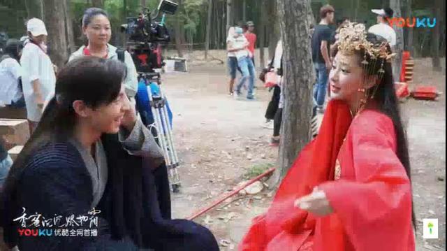 邓伦杨紫，剧里一个傲娇一个呆萌，片场就是两个爱打爱闹的小屁孩