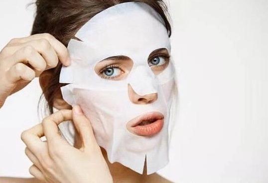 面膜伤肤4大误区，用各种各样的面膜对皮肤有伤害吗（敷面膜误区，看你中招了几个）