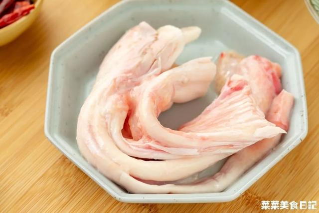 红烧牛筋怎么做好吃又简单，红烧蹄筋的家常做法大全（红烧牛筋最家常的做法是什么）