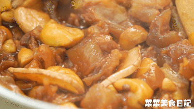 红烧牛筋怎么做好吃又简单，红烧蹄筋的家常做法大全（红烧牛筋最家常的做法是什么）