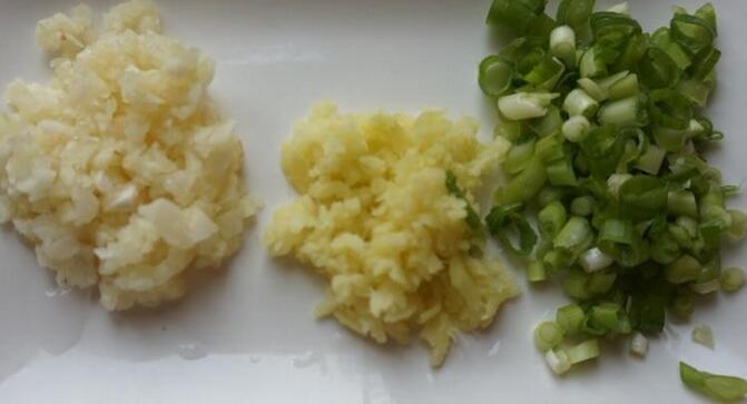 圖片[2]-【干煸四季豆】做法步驟圖 香辣下飯 連調料都能吃干凈-起舞食譜網(wǎng)