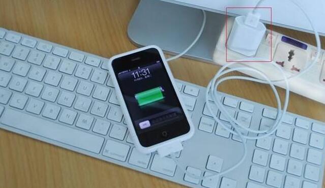 新手机如何充电，新买的手机怎么充电最好（新手机第一次充电这些细节应该注意）