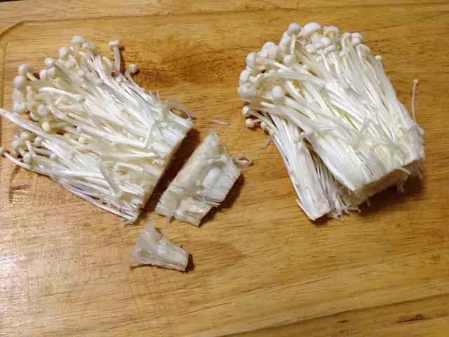 海鲜火锅怎么做，广东海鲜火锅的做法（不可错过了的黄金海鲜火锅制作方法）