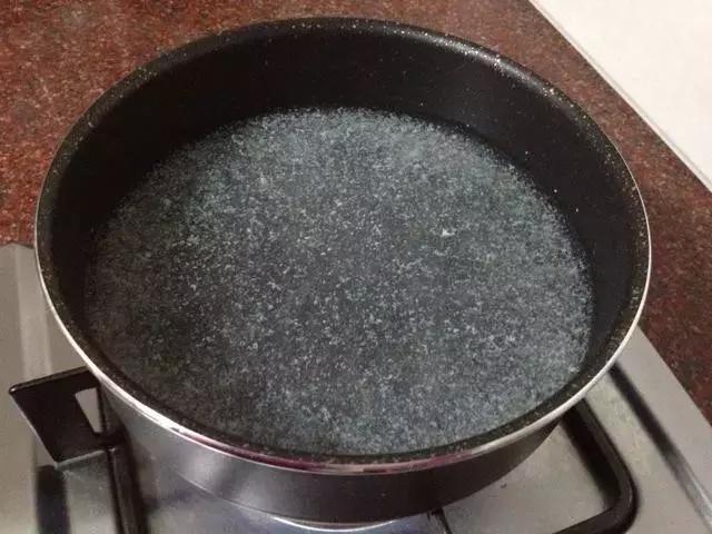 海鲜火锅怎么做，广东海鲜火锅的做法（不可错过了的黄金海鲜火锅制作方法）