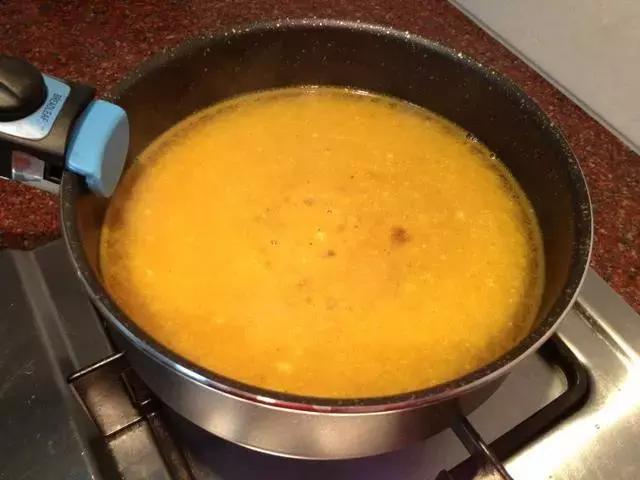 海鲜火锅怎么做，广东海鲜火锅的做法（不可错过了的黄金海鲜火锅制作方法）