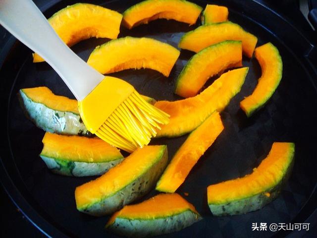 南瓜皮可以吃吗，绿皮小南瓜蒸熟可以吃皮吗（能当烤肉吃了）