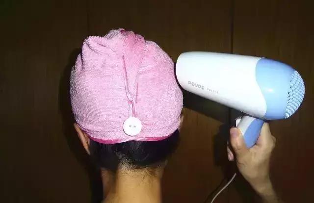 浴帽毛巾怎么戴，浴帽怎么戴（阴雨天衣服不干怎么办）