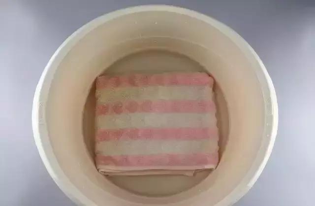 浴帽毛巾怎么戴，浴帽怎么戴（阴雨天衣服不干怎么办）