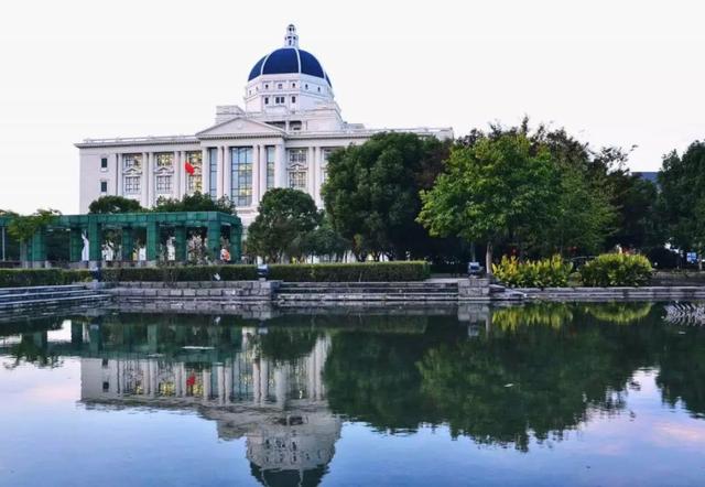 上海杉达学院怎么样，排名好不好（沪上这24所高校的靓丽“水景”）