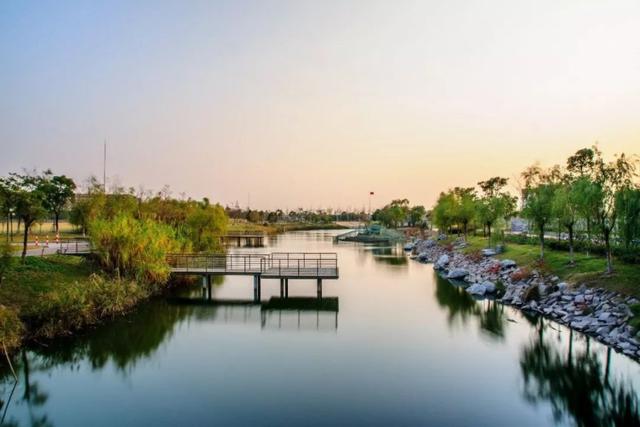 上海杉达学院怎么样，排名好不好（沪上这24所高校的靓丽“水景”）