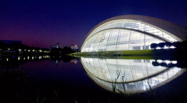 上海杉达学院怎么样，排名好不好（沪上这24所高校的靓丽“水景”）