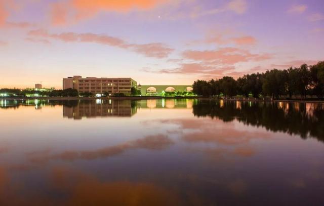 上海杉达学院怎么样，排名好不好（沪上这24所高校的靓丽“水景”）