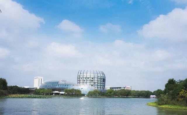 上海杉达学院怎么样，排名好不好（沪上这24所高校的靓丽“水景”）