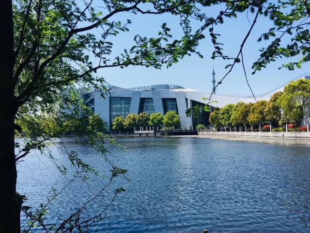 上海杉达学院怎么样，排名好不好（沪上这24所高校的靓丽“水景”）