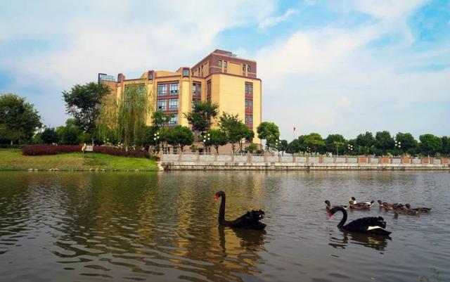 上海杉达学院怎么样，排名好不好（沪上这24所高校的靓丽“水景”）