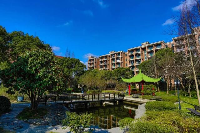 上海杉达学院怎么样，排名好不好（沪上这24所高校的靓丽“水景”）