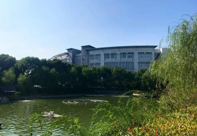 上海杉达学院怎么样，排名好不好（沪上这24所高校的靓丽“水景”）