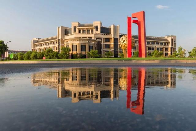上海杉达学院怎么样，排名好不好（沪上这24所高校的靓丽“水景”）