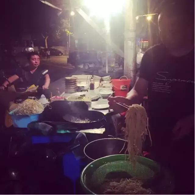 自助烤肉店39元一位(自助火锅烤肉一体店)