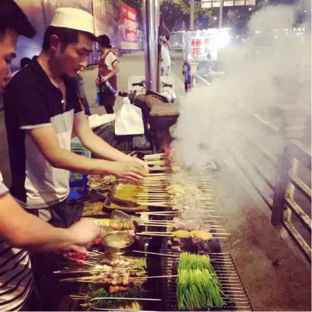 自助烤肉店39元一位(自助火锅烤肉一体店)
