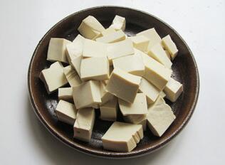 图片[2]-【丝瓜炖豆腐】做法步骤图 营养丰富 比吃钙片喝骨肉汤补钙好-起舞食谱网
