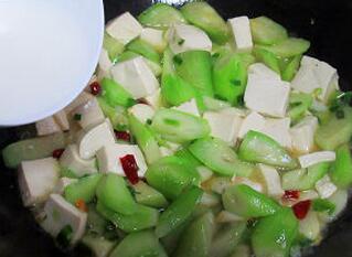 图片[8]-【丝瓜炖豆腐】做法步骤图 营养丰富 比吃钙片喝骨肉汤补钙好-起舞食谱网