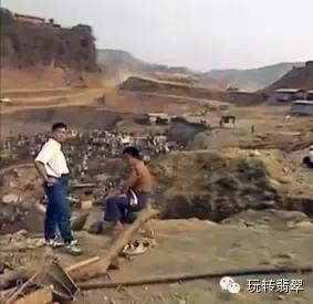 翡翠是怎么形成的，翡翠是如何形成的（翡翠的前世今生）
